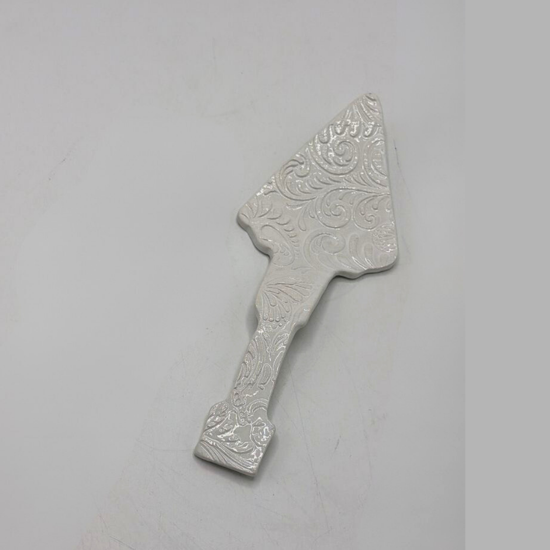 Ceramic Cake Spatula with Engraved Design