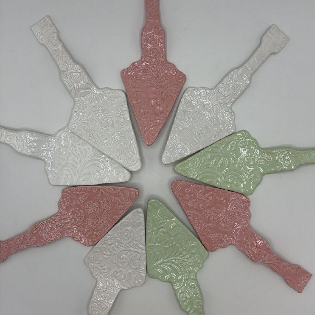 Ceramic Cake Spatula with Engraved Design