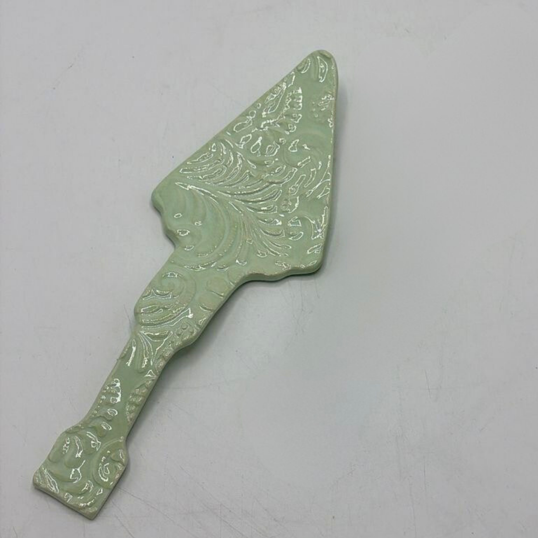 Ceramic Cake Spatula with Engraved Design